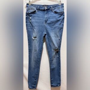 Judy Blue Distressed MidRise “Chase the Rainbow” Embroidered Jeans Size 15/32